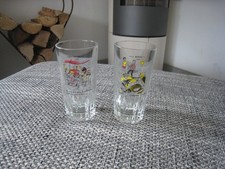 2 Stück unterschiedliche Duval französische Vintage Pastis Gläser Glas mit Motiv