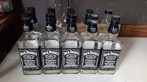 Leere jack daniels flaschen - jack,