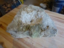 Quellstein Brunnenstein mit Loch für Quellsteinbrunnen Naturstein Nr. 107 Unikat