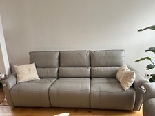 Leder Sofa 3 und 2 Sitzer hell grau nur 1 Monat benutzt inkl. elektrische Sitze 