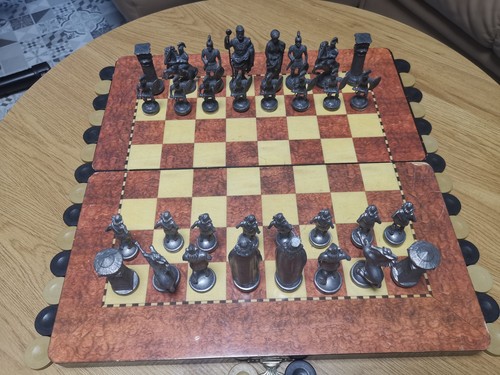 Schachbrett mit schachfiguren - mit,