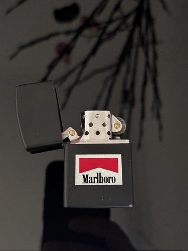 Marlboro black zippo - black,