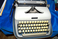 Reiseschreibmaschine 50er Jahre, Adler Junior im blauen Koffer