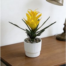 Künstliche lebensechte Ananas