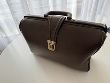 Vintage Arzttasche / Hebammentasche braun – mit Messingverschluss