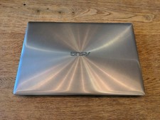 ASUS ZenBook UX303L, i5, 8GB RAM, 256GB SSD mit zwei Netzteilen und Tasche
