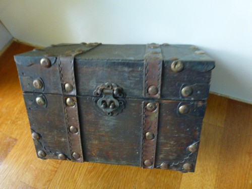 Alte schmuckschatulle aus holz - schmuckschatulle,