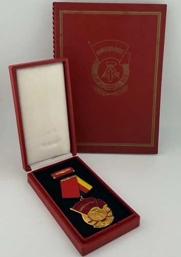 Ddr orden banner der arbeit - ddr,