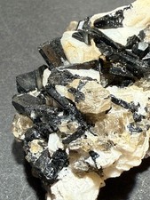Pollucit, selten Madagaskar, Mineralien N°760/B36
