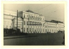 Orig. Foto Strassenszene Staatsgebäude in CHARKOW Ukraine 1942