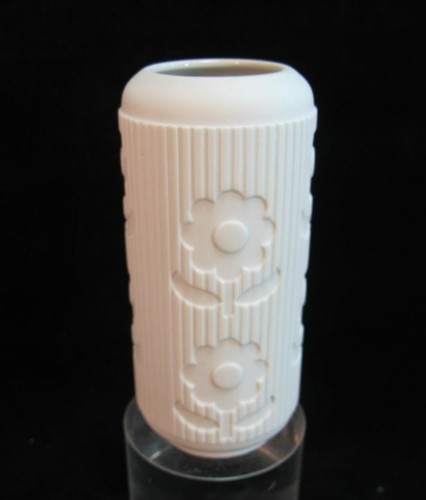 Hutschenreuther art vase - op,