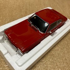 Minichamps 1/18 Ford Capri 1700GT 1969 rot Classic European Diecast Modellauto