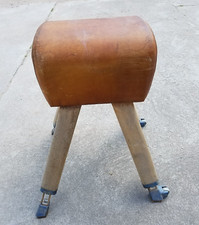 Loft industrie hoher Turnbock-massiver Bock aus  Leder mit Rollen.