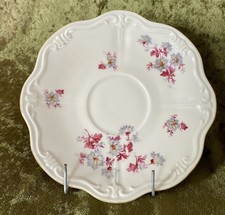 Teller, Stempel blaue Krone Porzellan Blumen Relief Ø 16 cm