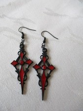 Schwarze Metall Ohrhänger mit Gothic Kreuz Rot Emailliert und Strass Rot