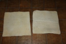 1x beiger quadratischer