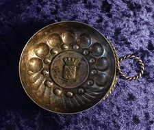 Tastevin Sommelier Wein Probierschale versilbert Schlange Griff Wappen antik alt