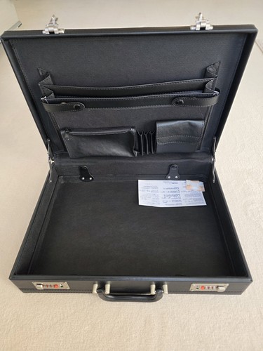 Aktenkoffer schwarz aus - schwarz,