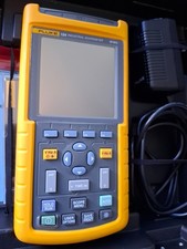 Fluke 124 Scopemeter Industrial 40MHz  Tragbares Oszilloskop & Multimeter