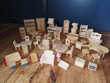 Großes Konvolut Puppenstubenmöbel aus Holz gemischt Restposten