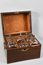 N92Y09- Holz Kästchen Reiseapotheke mit Glas Flaschen 19.Jh