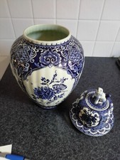 delfter porzellan deckelvase