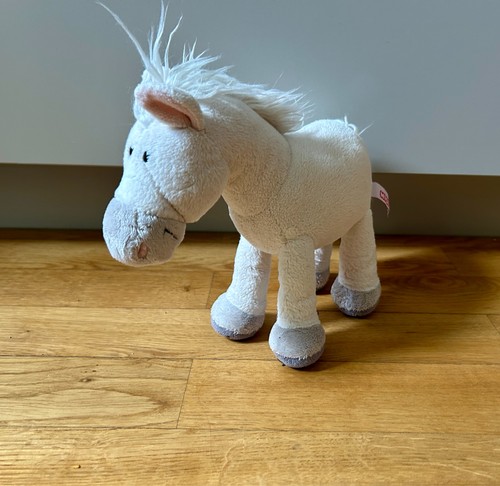 Nici pferd pony - nici, stehend