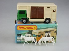 40-B Horse Box Bedford - 51679 Matchbox Superfast