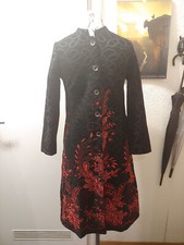 Bestickter Mantel mit Blumen