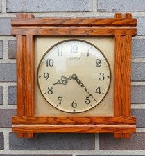 RICHTER-Wanduhr mit Holz- u. Metallrahmen 31x31cm batteriebetrieben, läuft genau