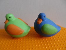 Tauben Vögel 2 Stück Grundfarbe: grün und blau Höhe 7 cm Breite 6 cm Dekofiguren