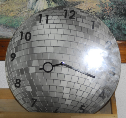 Weltkugel wanduhr mit schale - weltkugel,