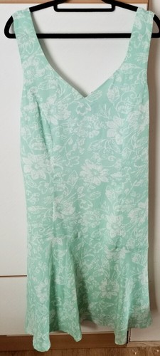 Damenkleid grün mit weißen