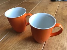 2 schöne Kaffeebecher-orange