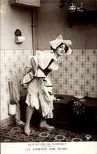 Ak Question de Cabinet, Die Sitzung wird vertagt, Frau, Plumpsklo - 11361201