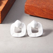 A27 Earring Fluted Square Flat