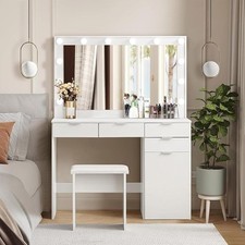 Schminktisch mit spiegel und