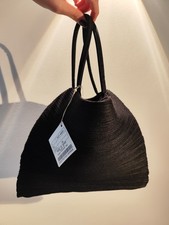 NEU: Issey Miyake Pleats