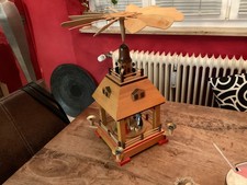 Adventshaus Weihnachtspyramide