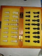 Klappbares Vintage Schachspiel Magnet Schachfiguren 20×20cm. 70er Jahr Vintage 