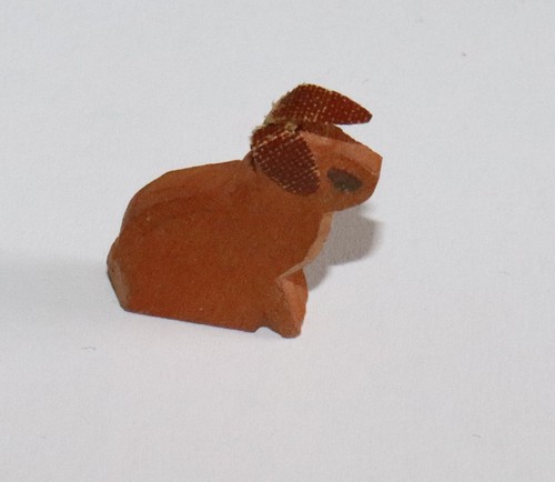Miniatur hase aus holz - aus,