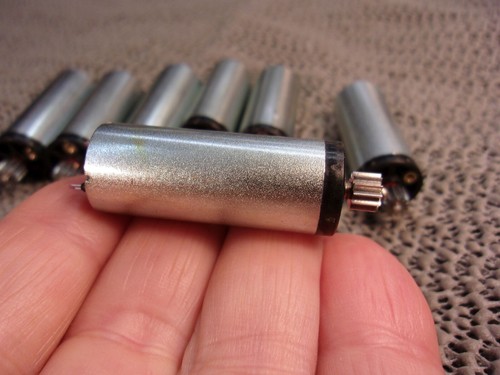 Maxon motor 15 mm - v,,