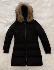 Schwarze Winterjacke der Marke