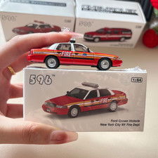 596 Modell 1:64 Roter Ford CV