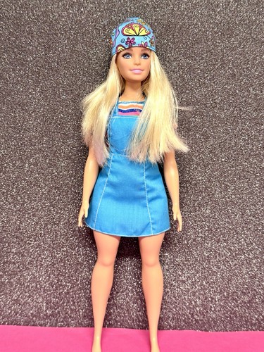 Schöne barbie curvy - barbie,