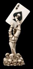 Skelett Hand mit Pikass - Ace