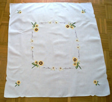 Alte bestickteTischdecke aus Baumwolle 86 x 80 cm