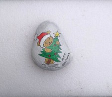 handbemalter Stein/Naturstein  " Bärchen mit Weihnachtsbaum Merry Christmas "