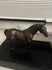 Breyer Modelpferd  Brauner Alt  Classic Grösse