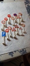 14 Verkehrsschilder